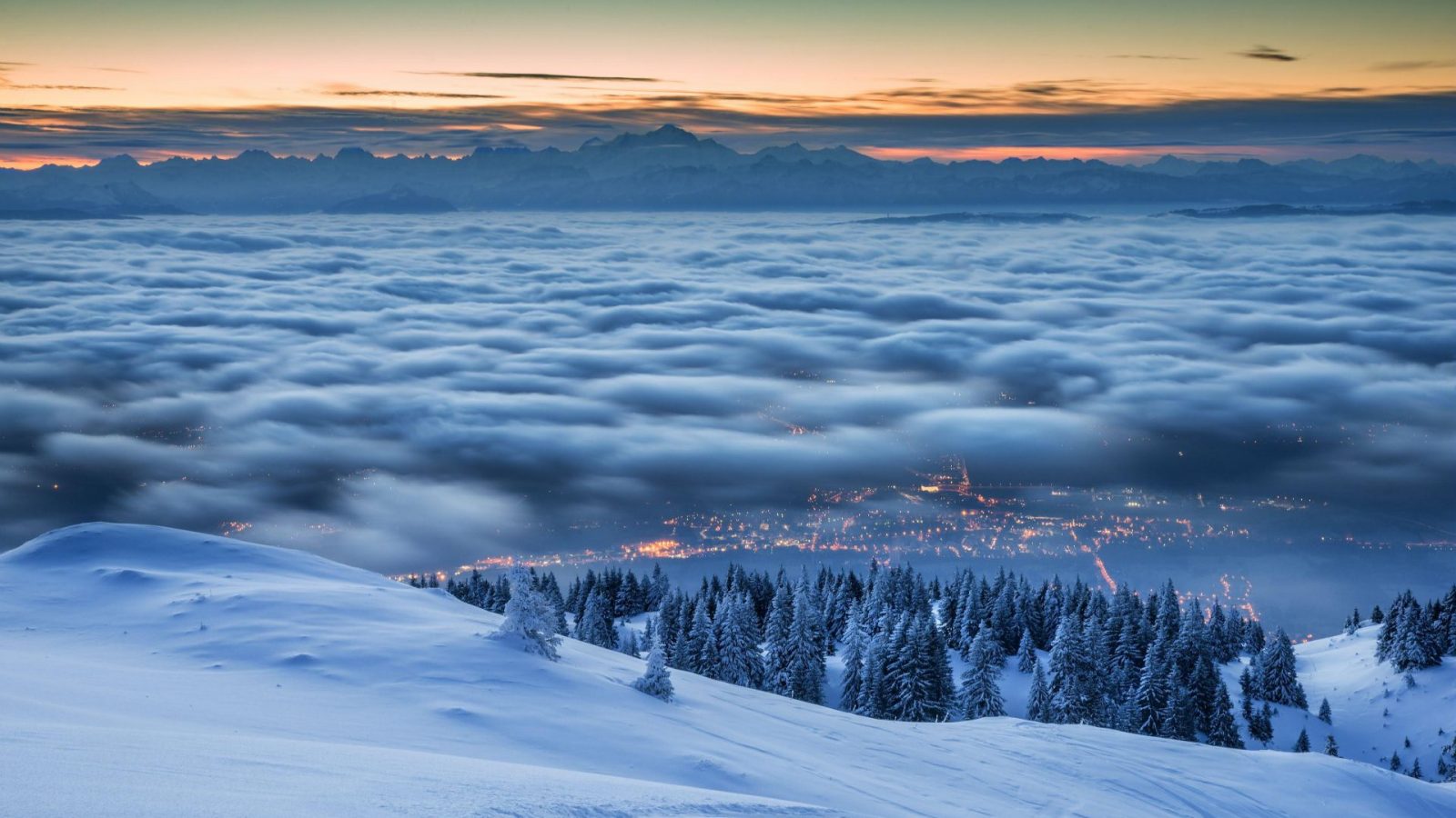 Activités d'hiver et d'été : neige et randonnée Pays de Gex Monts Jura