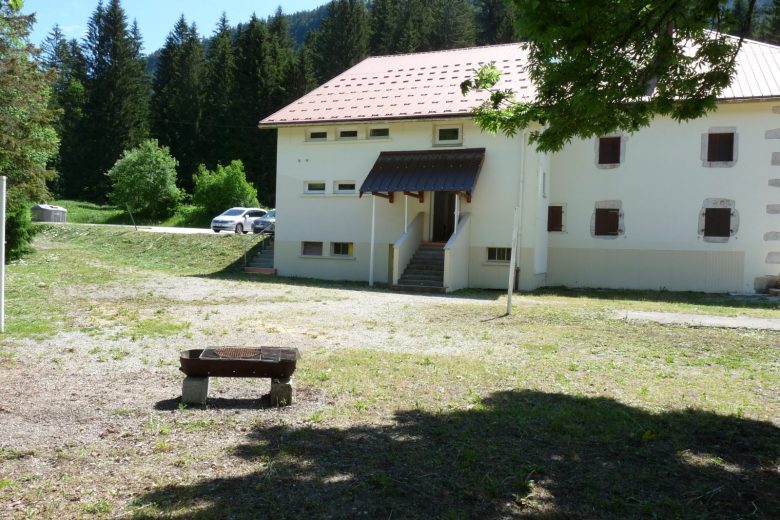 Maison avec terrain à l’arrière